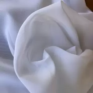 דוגמת בד בגוון לבן